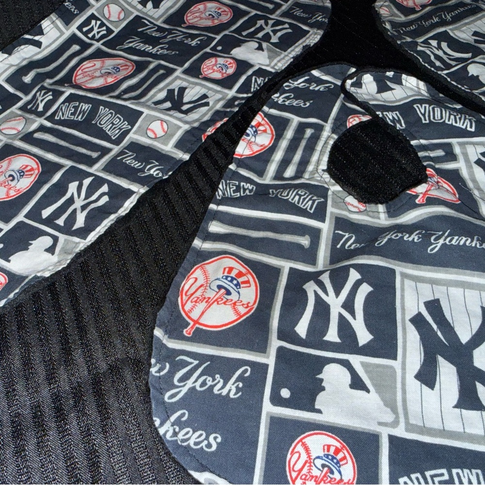 NY Yankees baby bib/burp cloth SET (handmade) - Picture 2 of 3